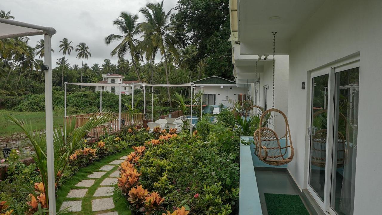 Whiteflower Resort Morjim Bagian luar foto