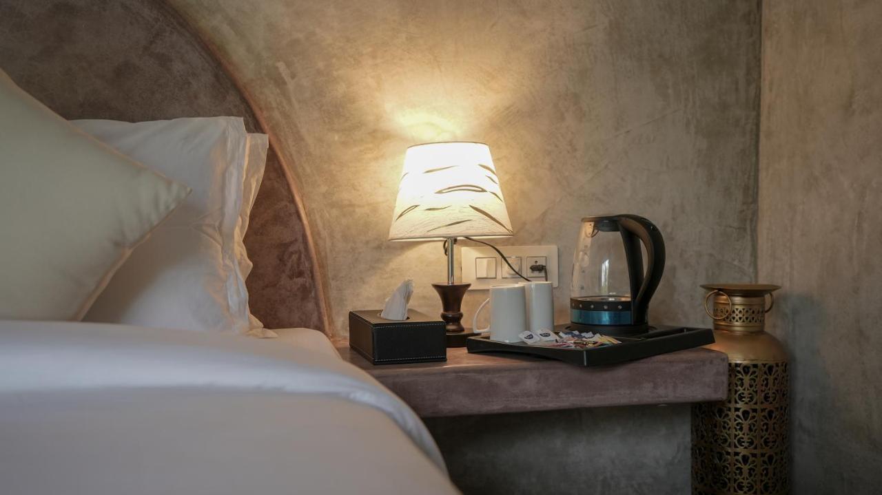 Whiteflower Resort Morjim Bagian luar foto