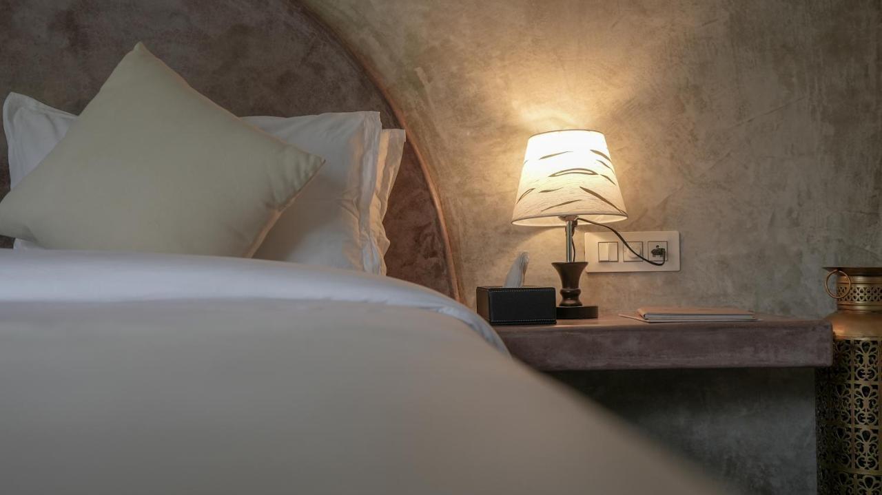 Whiteflower Resort Morjim Bagian luar foto