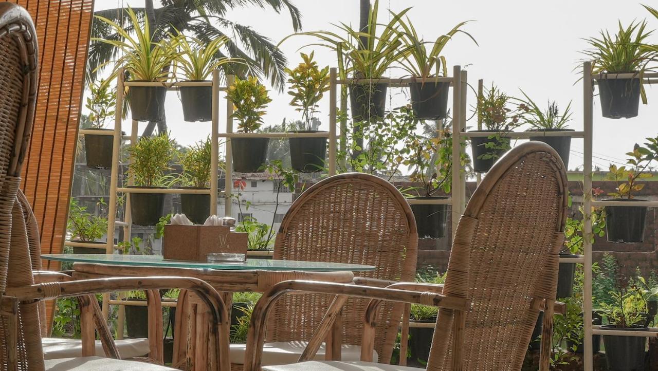 Whiteflower Resort Morjim Bagian luar foto