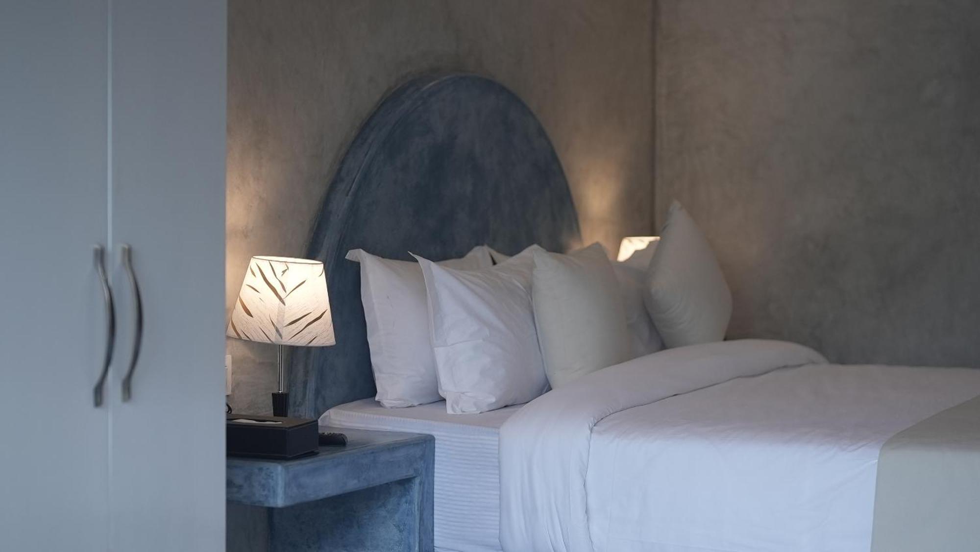 Whiteflower Resort Morjim Bagian luar foto