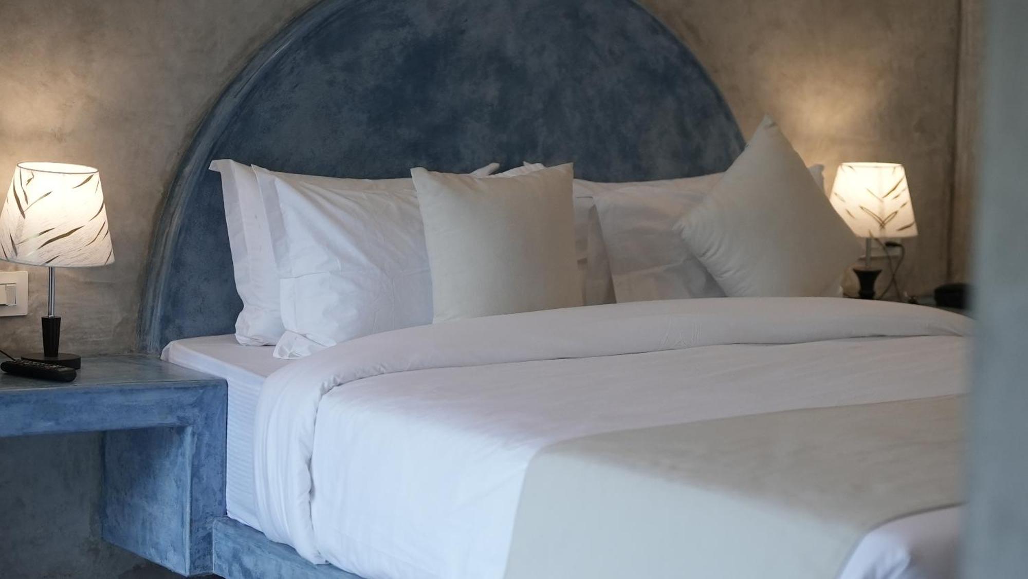 Whiteflower Resort Morjim Bagian luar foto