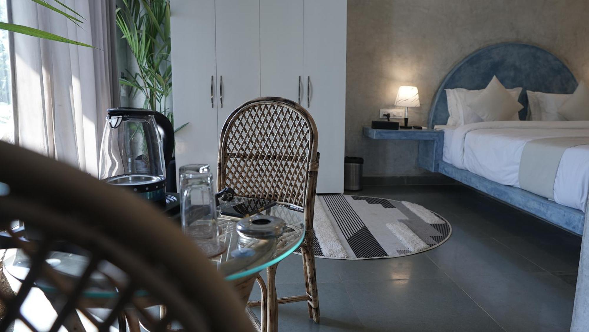 Whiteflower Resort Morjim Bagian luar foto