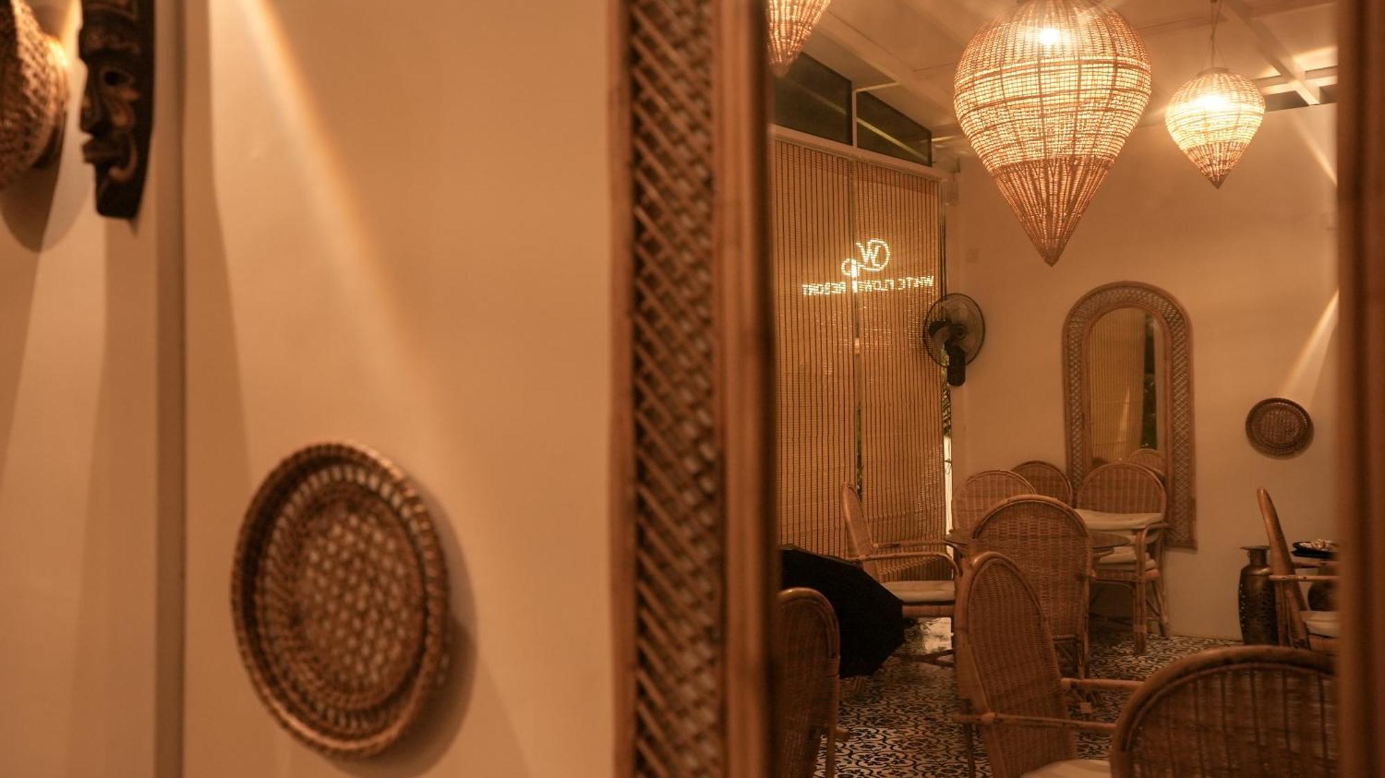 Whiteflower Resort Morjim Bagian luar foto