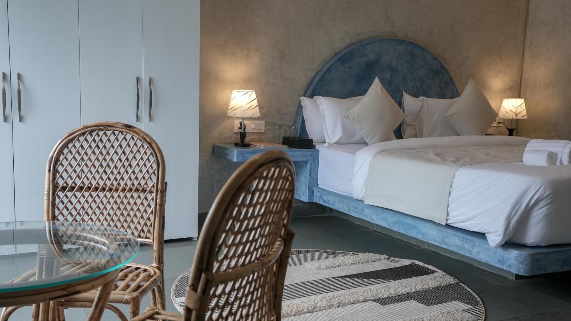 Whiteflower Resort Morjim Bagian luar foto