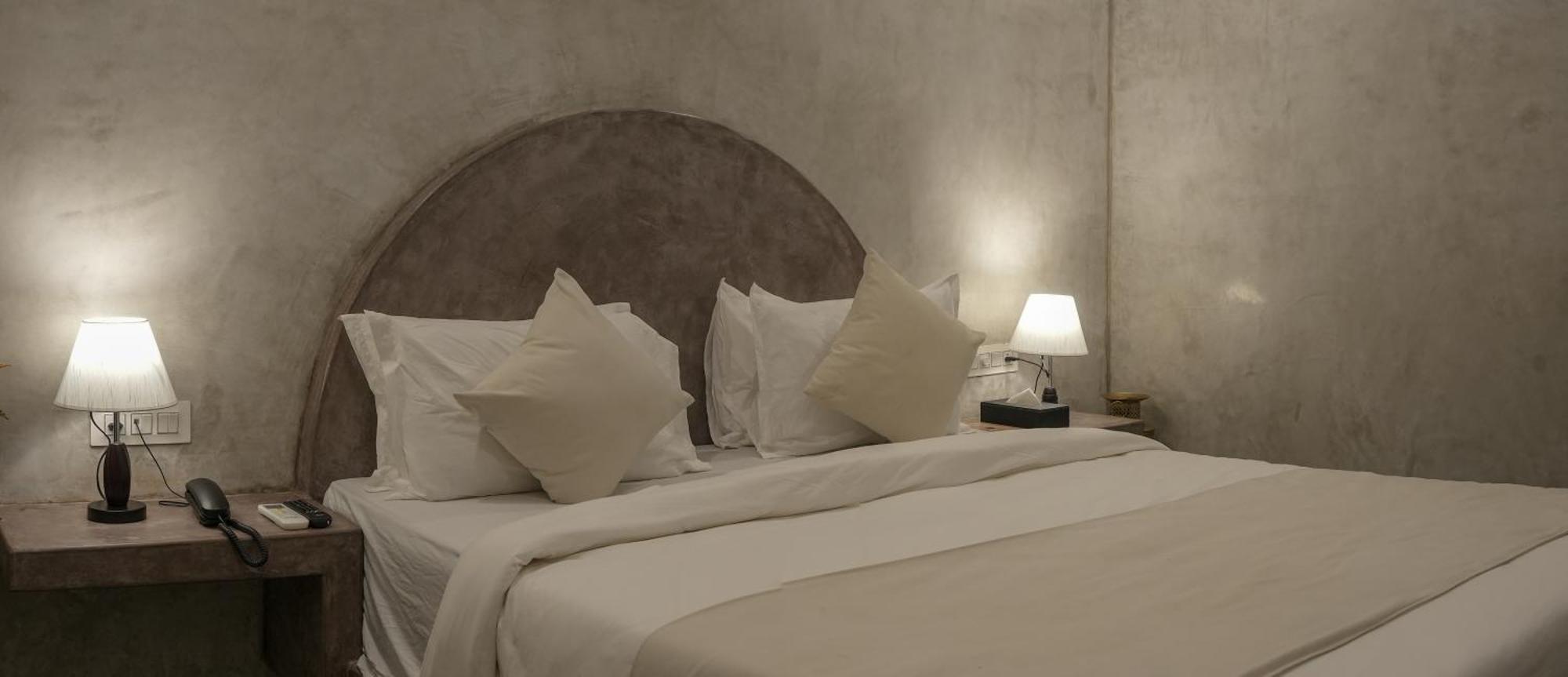 Whiteflower Resort Morjim Bagian luar foto