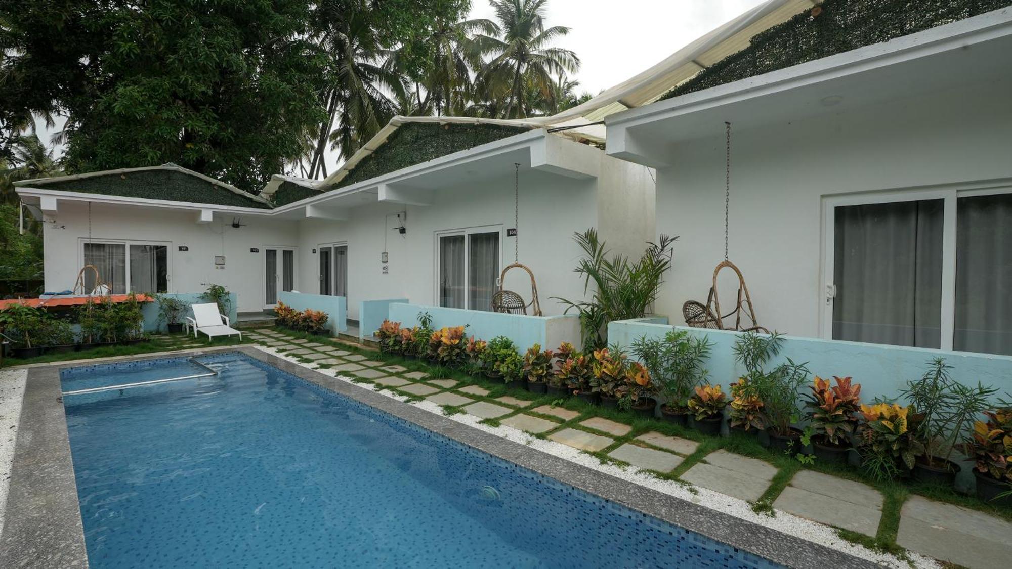 Whiteflower Resort Morjim Bagian luar foto